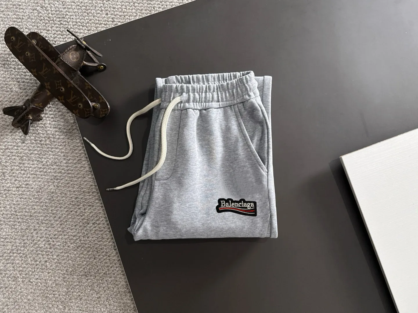 P155， （ ， ） Logo Black White ：Black Gray Light Gray Dark Gray Size 29-36